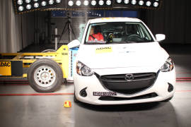Mazda 2 y Nissan March obtienen dos y una estrella en seguridad, de acuerdo a Latin NCAP