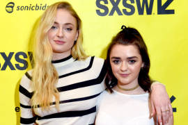 Sophie Turner y Maisie Williams celebran el aniversario de “Game of Thrones”