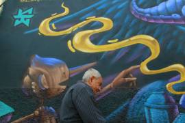 Artistas urbanos rinden un homenaje a la obra del cineasta mexicano Guillermo del Toro con un mural con los personajes de su cinta “Pinocchio”, nominada a Mejor Película de Animación en los Premios Óscar del próximo domingo.