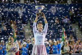 La tenista de Croacia Donna Vekic festeja el triunfo ante la jugadora francesa Caroline Garcia durante un partido de la final del Abierto de Tenis de Monterrey.