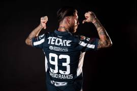 Sergio Ramos durante un partido con Rayados; el club lanzará una playera conmemorativa con su nombre y el dorsal 93 tras su salida del Monterrey.