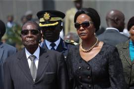 Mugabe se prepara para dimitir y busca salida para su esposa: News24