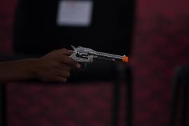 Ante el temor de un ataque armado uniformados se movilizaron a una escuela primaria donde un estudiante llevó un arma la cual al final resultó ser de juguete, en Nuevo León.