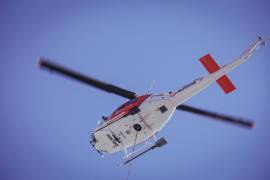 El combate al incendio se realiza con el apoyo de un helicóptero y también por tierra, informó Protección Civil del estado