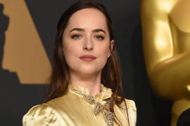 Dakota Johnson, la más protegida en los Oscar, llegó con 20 guardaespaldas