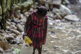 Crisis. Los alimentos están fuera del alcance de muchos, el agua potable escasea y el país enfrenta un brote de cólera.