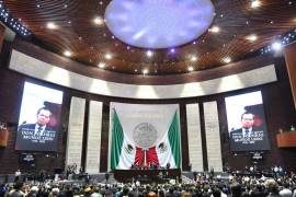 El féretro con los restos del político mexicano fue colocado al pie de la tribuna y se guardó un minuto de silencio en su memoria