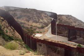 Fotografía del 8 de octubre de 2024 donde se muestra un tramo de la valla fronteriza entre Estados Unidos y México, en San Diego, California (Estados Unidos).