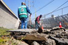 Cuadrillas municipales realizaron trabajos de mantenimiento en vialidades de distintos sectores.