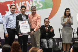 Recibe el Premio Estatal de la Juventud en Coahuila Edson Ramírez