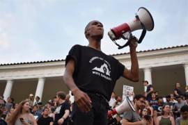 Demócratas piden luchar contra el racismo en aniversario de Charlottesville