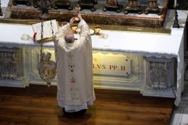 El papa Francisco celebra con una misa el centenario del nacimiento de Juan Pablo II con fieles