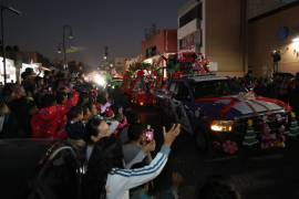 Participaron alrededor de 40 carros alegóricos y más de 200 personas caracterizadas.