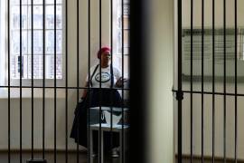 Nolubabalo Memese habla durante una entrevista en el vestíbulo de la Cárcel de Mujeres, un museo situado cerca de la Corte Constitucional, en Johannesburgo, Sudáfrica, el 22 de julio de 2026.