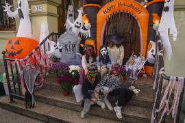 La paleta cromática de Halloween empieza por el negro y el naranja.