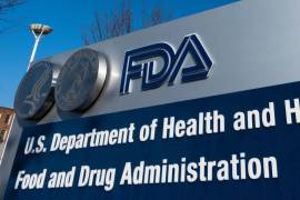 Un letrero de la Administración de Alimentos y Medicamentos de Estados Unidos (FDA) se exhibe frente a sus oficinas en Silver Spring, Maryland, el 10 de diciembre de 2020.