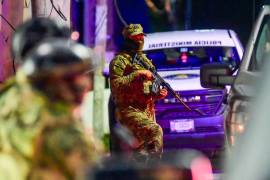 Hombres armados del grupo criminal utilizaron maquinaria para cortar el camino hacia la comunidad de El Coyul y otros poblados.