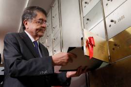 Deposita Sergio Ramírez cartas de Darío y Sandino en Instituto Cervantes