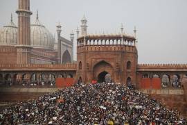 Policía prohibe reuniones públicas y servicios de internet para detener las protestas en la India