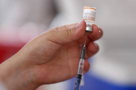 Trascendió que el precio de la vacuna de Pfizer tendrá un costo de entre 895 y 988 pesos.