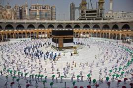 Mezquita de La Meca, sin medidas de distanciamiento, reabre al 100% de su capacidad