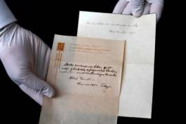 Subastan manuscrito de Einstein en 299 mil euros