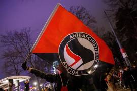 Una bandera del movimiento Antifa en Austria. Donald Trump, firmó un decreto en el que designa a un movimiento descentralizado conocido como antifa como una organización terrorista nacional.