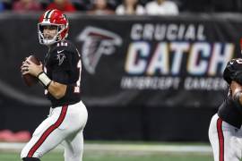 Kirk Cousins dejará su puesto como quarterback de los Falcons, luego de la decisión del coach de dejarlo en la banca.