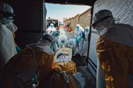 Hasta ahora, de acuerdo a cifras gubernmentales, los casos confirmados de ébola en este brote han llegado a 4,200, y la cifra incluye más de 1,900 muertes.
