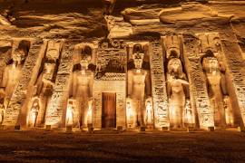 Templo de Nefertari, también conocido como templo de Hathor, en Abu Simbel, Egipto.