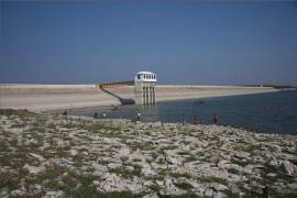 A pesar de que la presa “Don Martín” se encuentra al 11.7 por ciento de su capacidad, sus compuertas fueron abiertas para enviar agua a la presa Salinillas, de Anáhuac, Nuevo León.