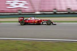 Ferrari sorprende a Mercedes, Raikkonen fue el más veloz