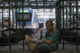 Buenos Aires y varias provincias del centro del país se quedaron sin luz, lo cual generó la interrupción en el servicio de las principales líneas de metro y ferrocarril suburbano.