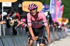 Isaac del Toro, completamente exigido en el ascenso a San Valentino, logró conservar el liderato del Giro pese al ataque de Richard Carapaz.