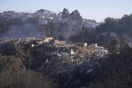 VIÑA DEL MAR (CHILE), 23/12/2022.- Fotografía de casas destruidas por un incendio en Viña del Mar (Chile). La ministra del Interior chilena. EFE/ Adriana Thomasa