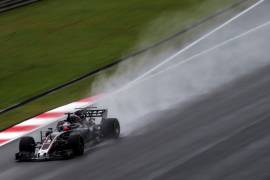 Romain Grosjean sale ileso de un choque en las prácticas del GP de Malasia