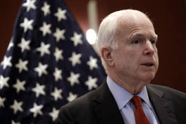 Promueve McCain un plan de protección a “dreamers” sin dinero para el muro