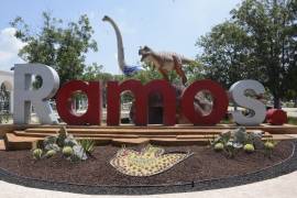 En el parque temático de Ramos Arizpe se exhiben 10 piezas de distintas especies de dinosaurios; sobresale el “cuello largo”, con una altura de 22 metros; el más grande del País.