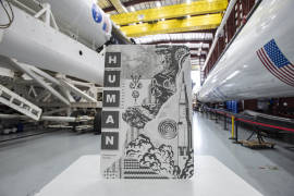 Obras de arte viajaron al espacio junto a la 'Crew Dragon' de SpaceX