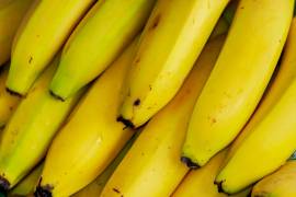 El plátano es un alimento rico en potasio, lo cual ayuda a prevenir los calambres.