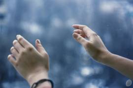 Cuando te enfrías, es normal que lo notes primero en los dedos de tus manos y pies.