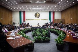 INE rechaza suspender spot de Morena; no ve imputación directa de hechos falsos contra Salinas Pliego
