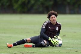 'Memo' Ochoa sigue en proceso de adaptación, asegura Miguel Herrera