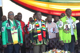 Presidente de Zimbabue sale ileso deán atentado