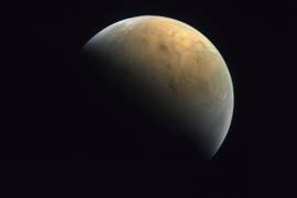 Esta imagen del 10 de febrero de 2021, captada por la sonda Amal de Emiratos Árabes Unidos, muestra al planeta Marte.