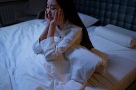 Aunque los cambios estacionales pueden afectar tu sueño, hay estrategias para dormir más profundamente cuando hace calor