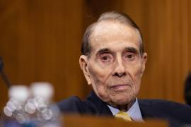 Bob Dole candidato del Partido Republicano a la presidencia de Estados Unidos falleció este domingo.