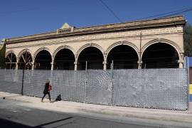 La casona marcada con el número 1323 en la calle Juárez, entre Leona Vicario y Lafragua, inicia trabajos de restauración para recuperar su esplendor histórico.