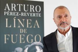 &quot;Línea de fuego” nueva novela de Arturo Pérez-Reverte sobre la guerra civil española ya está a la venta