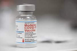 Las farmacéuticas Asofarma y Moderna prevén que la vacuna anticovid Spikevax, podría empezar a ser comercializada en México a finales de esta semana.
